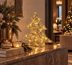 Albero LED Stripes Oro EDG Enzo De Gasperi H 40 cm ambientato su mobile con decorazioni natalizie e luci calde