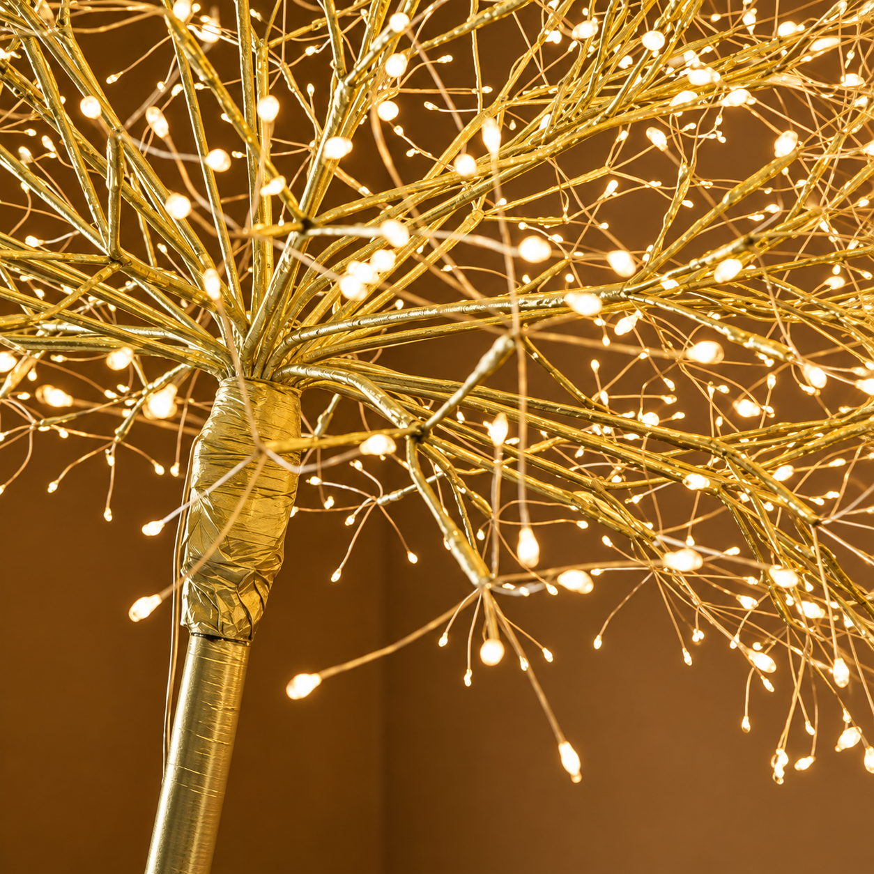 Decoro Tarassaco Rich Oro EDG Enzo De Gasperi Dettaglio MicroLED a luce calda