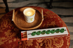 Fiammiferi Paddywax Slender Boxed Matches Olives ambientati con candela