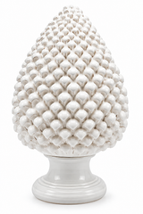 Pigna decorativa in ceramica bianca EDG Enzo De Gasperi H40 Ø24 cm, soprammobile ornamentale con lavorazione tridimensionale e base a piedistallo su sfondo bianco.