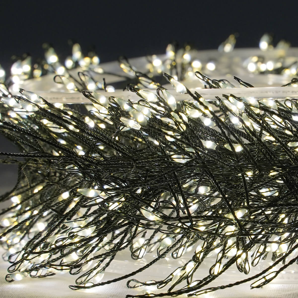 Stringa luminosa Cluster 25 m con 2500 LED bianco naturale IP44 dettaglio luce