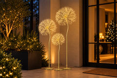 Decori Tarassaco Rich Oro EDG Enzo De Gasperi H 210, H 180 e H 120 cm con MicroLED a luce calda ambientati insieme in ingresso natalizio elegante