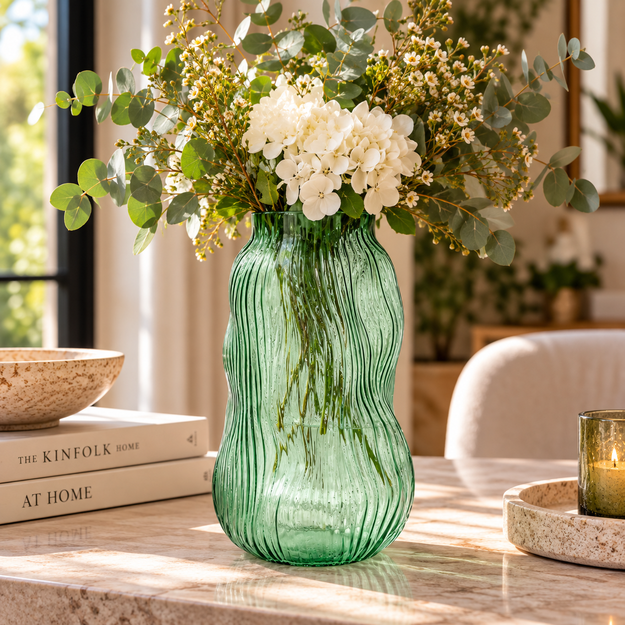Vaso Millerighe Sinuoso Verde EDG Enzo De Gasperi H 32 cm con composizione floreale 